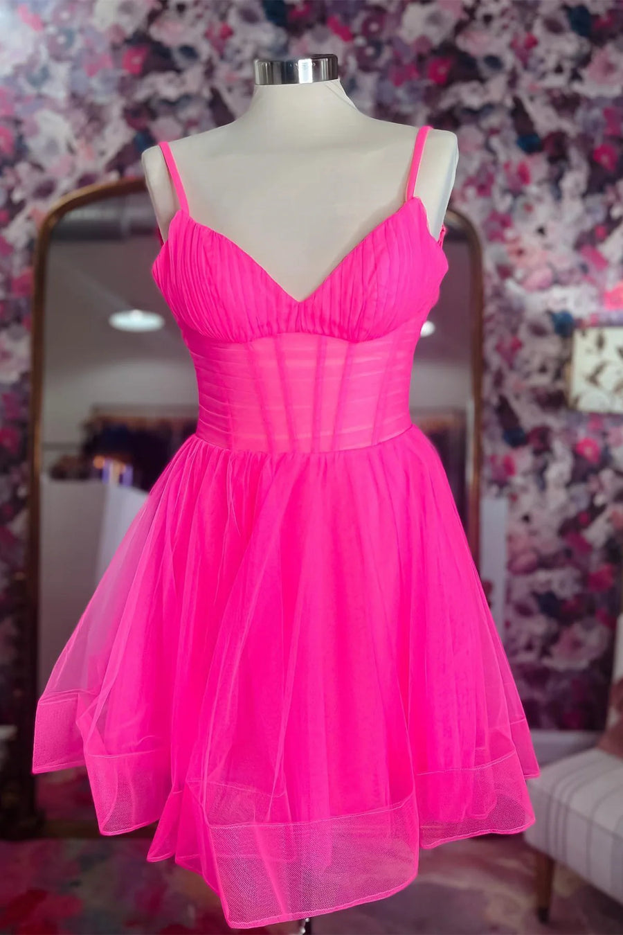 Fuchsia Spaghetti Straps A-Line Spaghetti Straps Tulle Short Homecoming Dresses