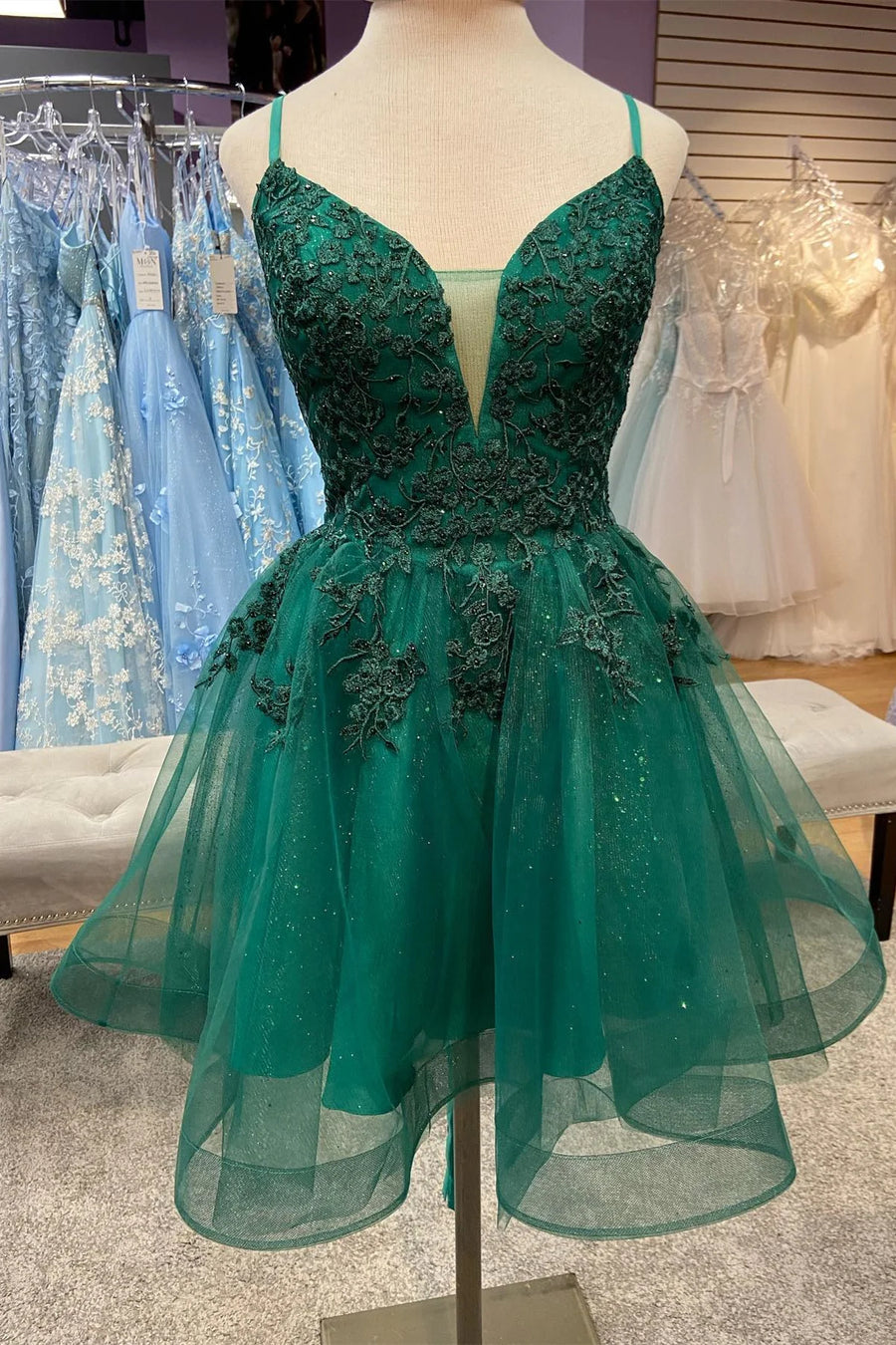 Dark Green Deep V-Neck A-Line Tulle Short Homecoming Dresses with Appliques