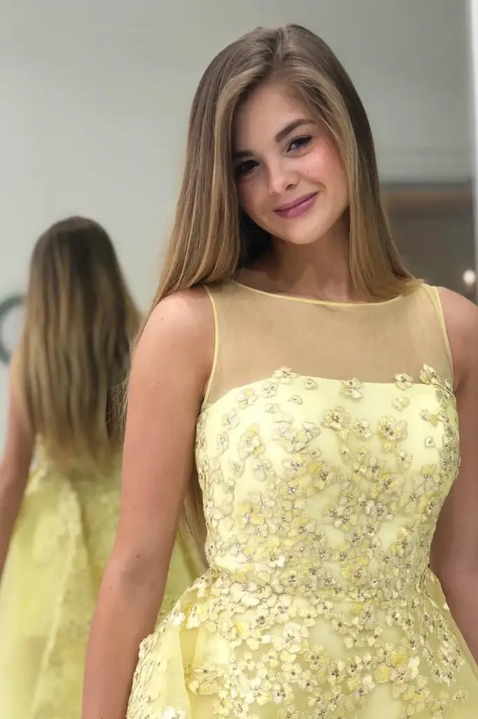 Daffodil Asymmetrical Jewel Neck A-Line Prom Dresses with Appliques