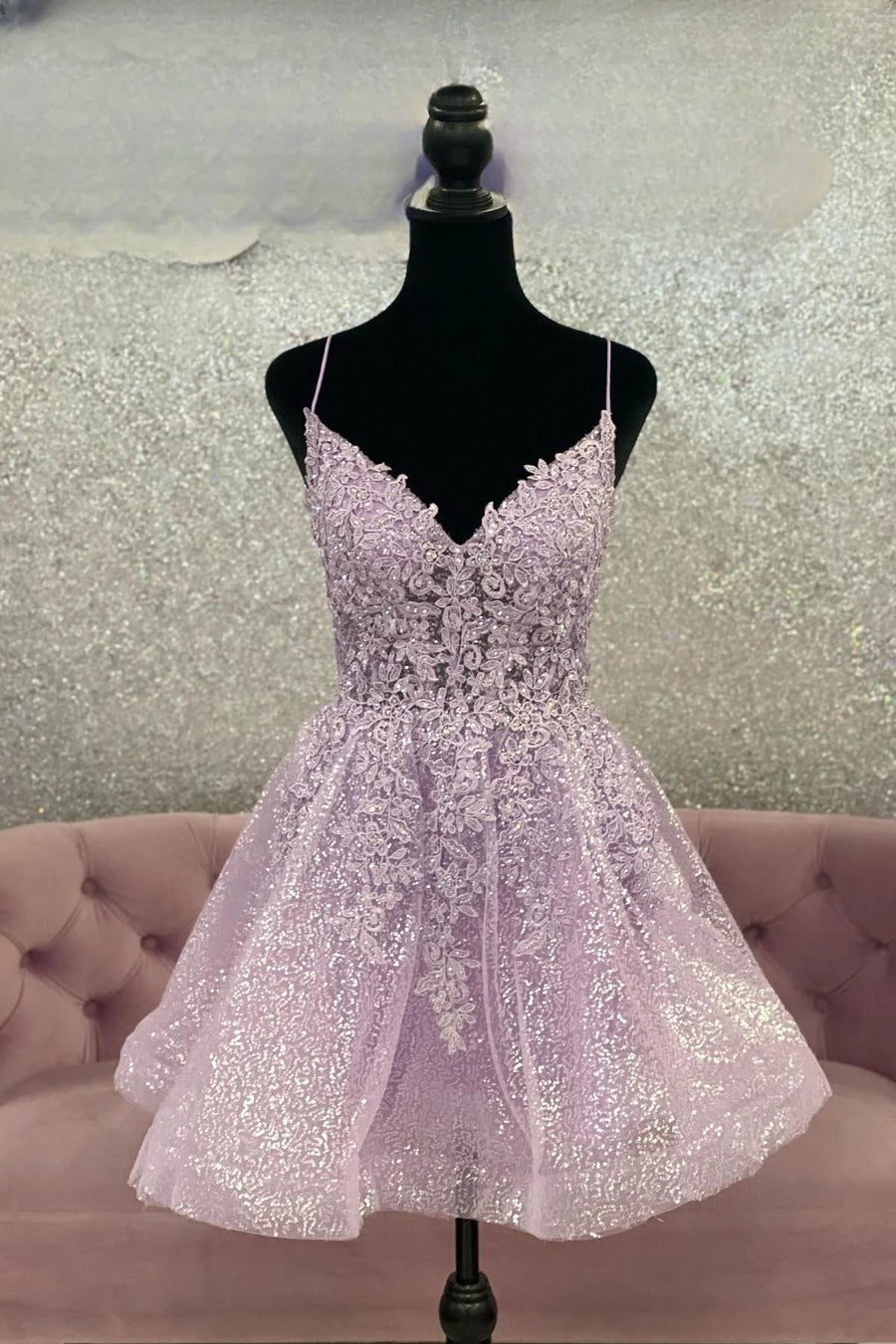 Lilac V-Neck Spaghetti Straps Sequined Lace A-Line Short Homecoming Dresses with Appliques