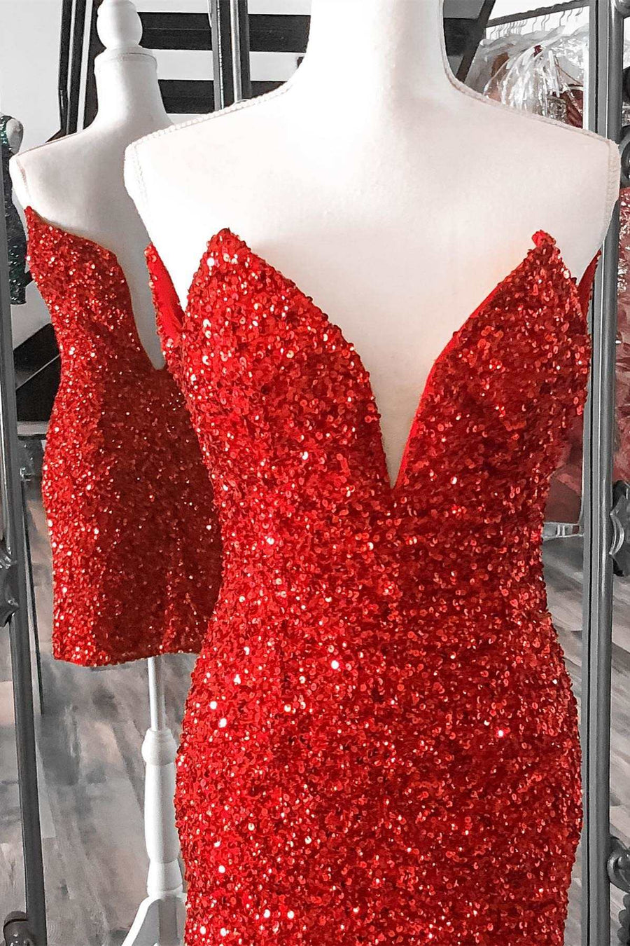 Red Strapless V-Neck Sequined Short Mermaid Homecoming Dresses