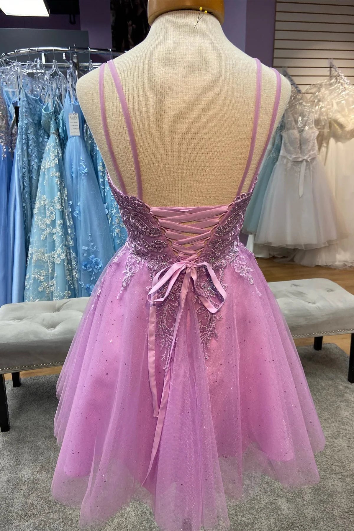 Purple V-Neck Backless A-Line Short Tulle Homecoming Dresses with Appliques