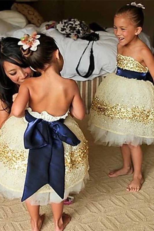 Sequined Knee-Length Ball Gown Strapless Flower Girl Dresses with Sash