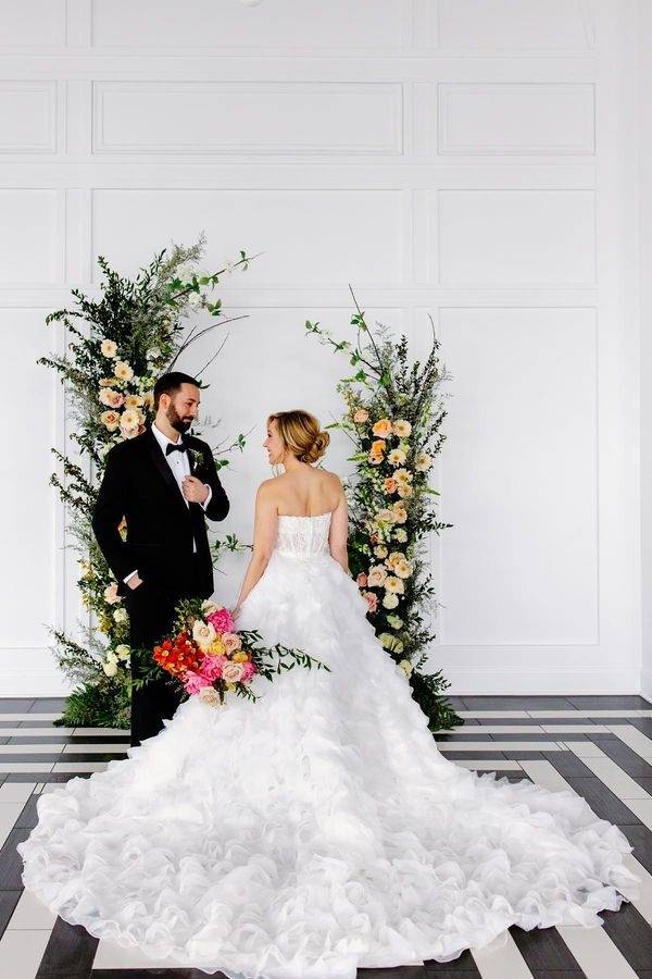 White Stunning Strapless A-Line Tulle Wedding Dresses with Cathedral Train