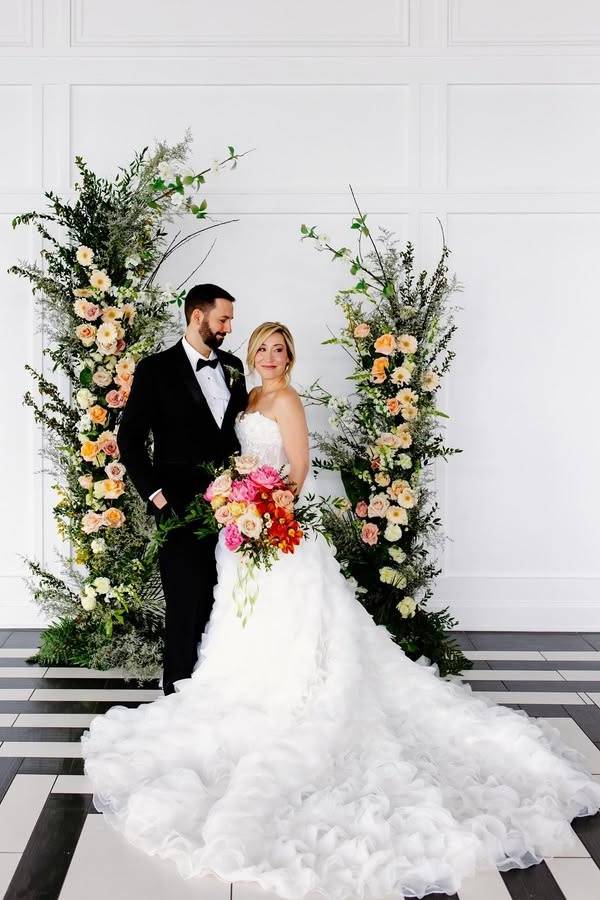 White Stunning Strapless A-Line Tulle Wedding Dresses with Cathedral Train