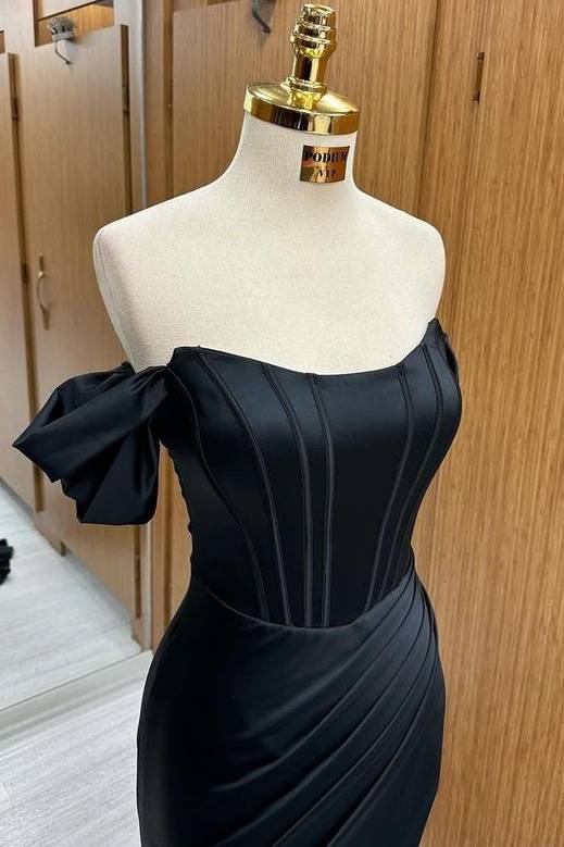 Fashionable Black Sweep Train Off-The-Shoulder Mermaid Satin Prom Dresses with Slit