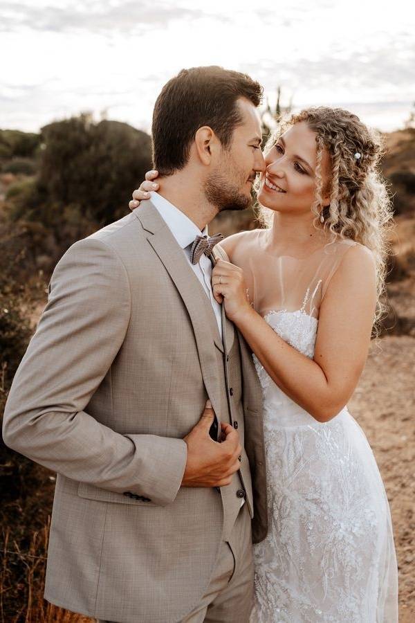 White Elegant Jewel Neck Sleeveless Mermaid Tulle Wedding Dresses with Slit