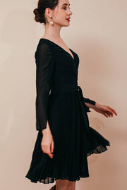 Black V-Neck A-Line Chiffon Bridesmaid Dresses Knee-Length Long Sleeves