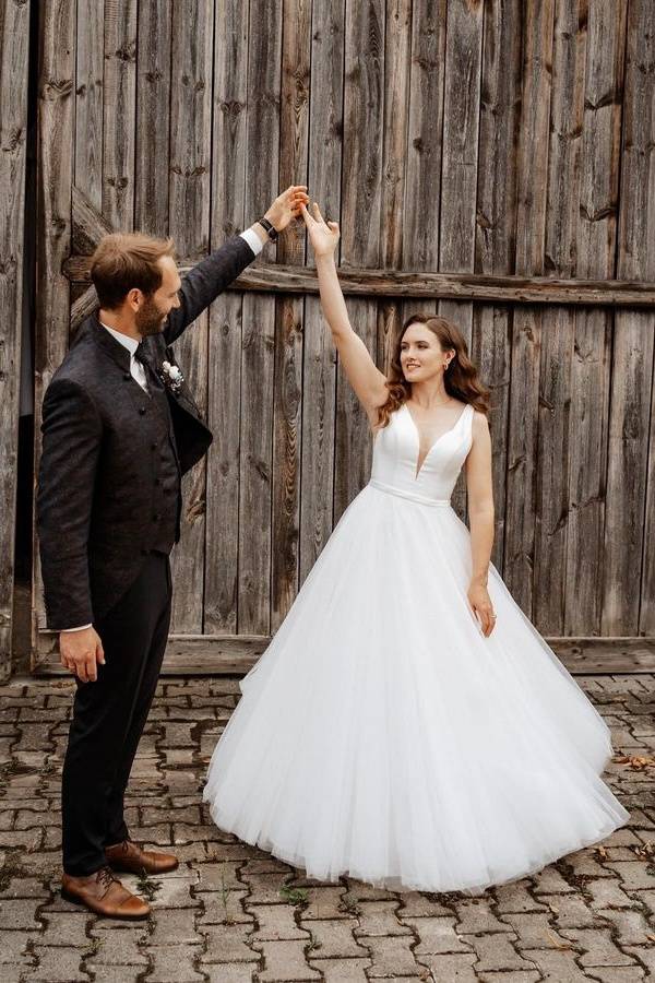 White Floor-Length A-Line V-Neck Sleeveless Tulle Wedding Dresses