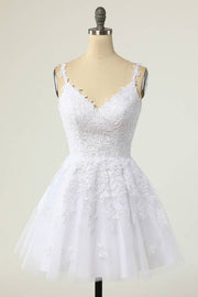 White Lace-Up V-Neck A-Line Tulle Homecoming Dresses with Appliques