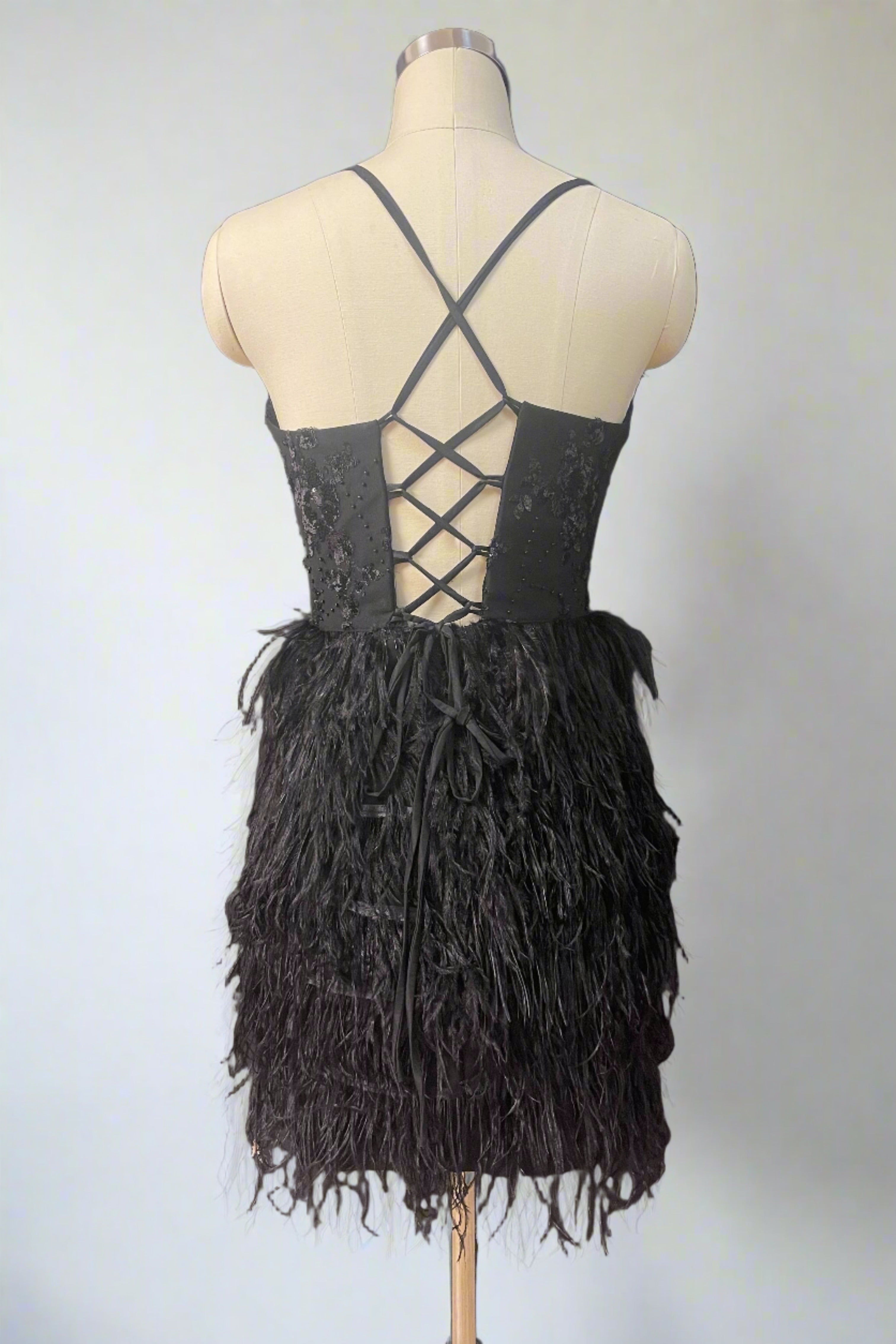 Deluxe Black V-Neck Spaghetti Straps Short Sheath Fur Homecoming Dresses with Beads