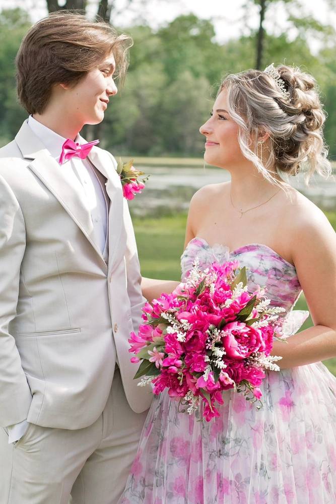 Elegant Sweetheart Strapless A-Line Tulle Wedding Dresses