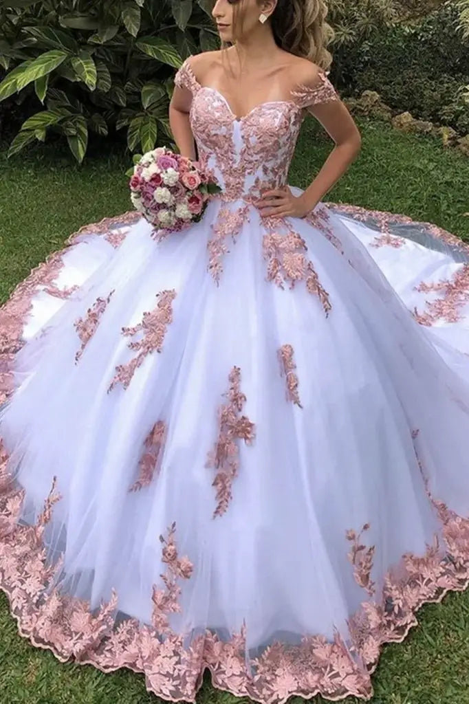 Deluxe Ball Gown Sweetheart Off-The-Shoulder Tulle Prom Dresses with Appliques