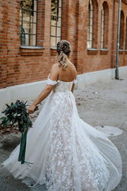 Classic Off-The-Shoulder A-Line Tulle Wedding Dresses with Sweep Train