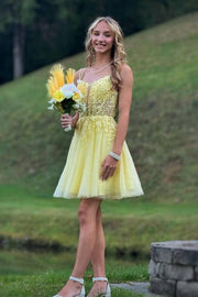 Yellow V-Neck A-Line Tulle Homcoming Dresses with Appliques