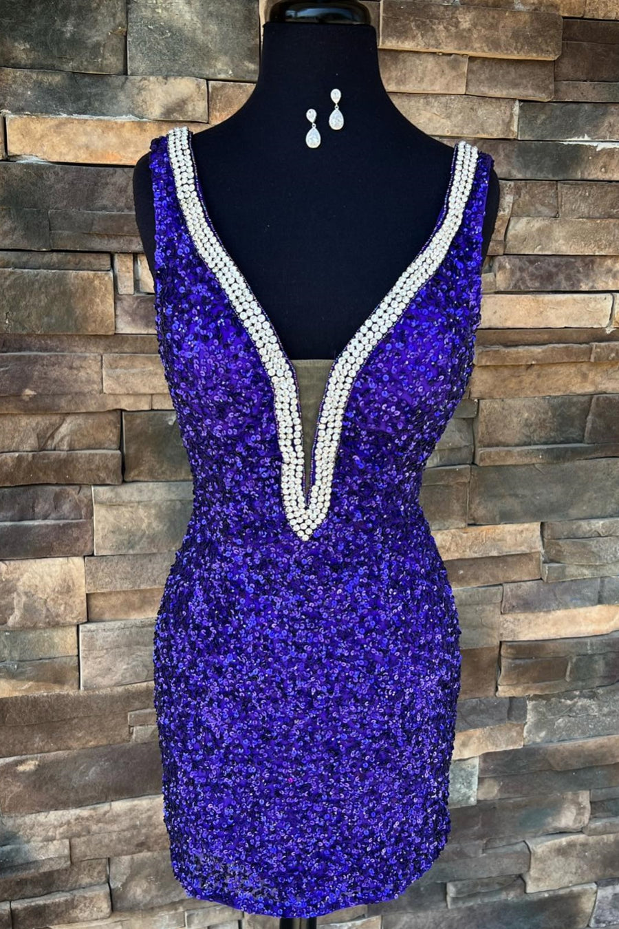 Purple Sequined Deep V-Neck Short Sheath Homecoming Dresses with Rhinestones