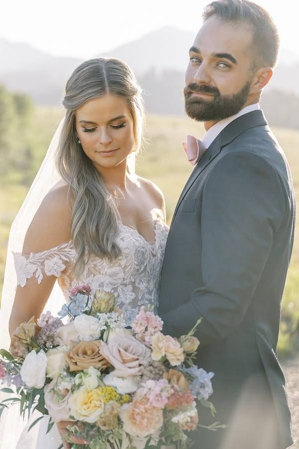 White Fabulous Off-The-Shoulder A-Line Tulle Wedding Dresses with Appliques