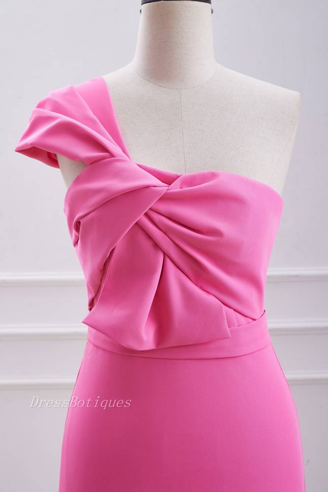 Unique One-Shoulder Candy Pink Short Satin Sheath Homecoming Dresses