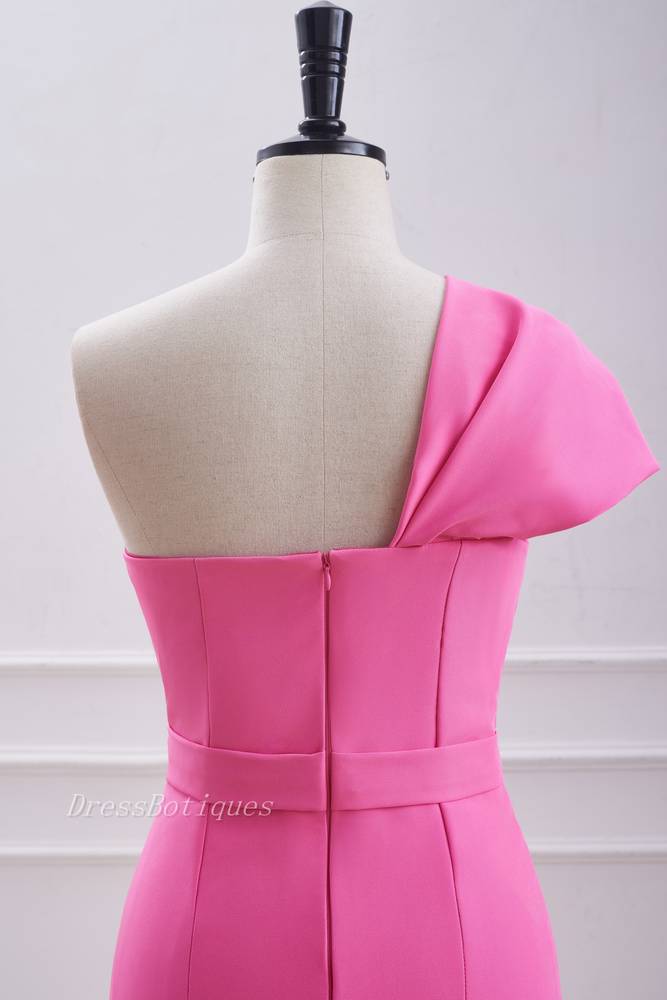 Unique One-Shoulder Candy Pink Short Satin Sheath Homecoming Dresses