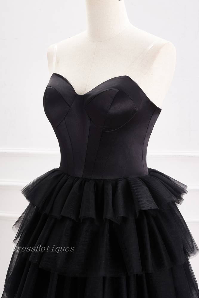 Black Strapless Sweetheart A-Line Ruffles Tulle Homecoming Dresses