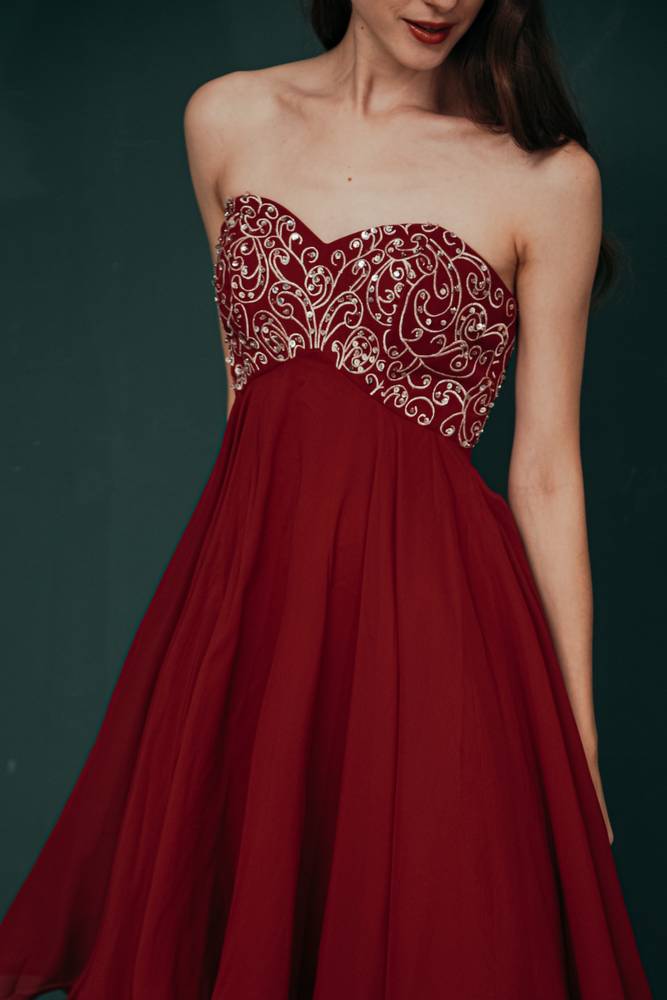 Burgundy A-Line Strapless Knee-Length Chiffon Bridesmaid Dresses with Sequins