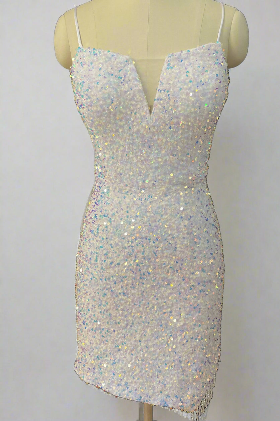 Iridescent V-Neck Tight Sequined Sleeveless Short Homecoming Dresses