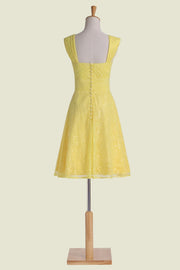 Light Yellow Sweetheart Sleeveless A-Line Short Bridesmaid Dresses with Buttons