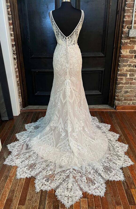 White V-Neck Sleeveless Mermaid Lace Long Wedding Dresses with Appliques