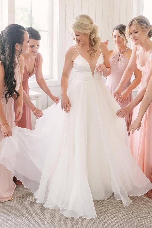 White Classic A-Line Tulle V-Neck Wedding Dresses with Open Back