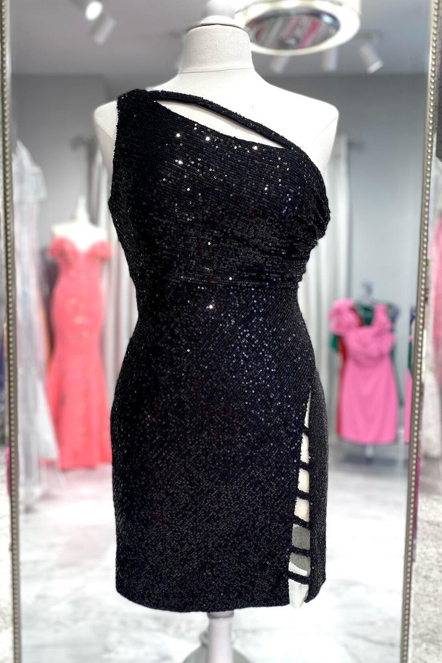 Black One-Shoulder Sequined Sleeveless Sheath Homecoming Dresses with Slit