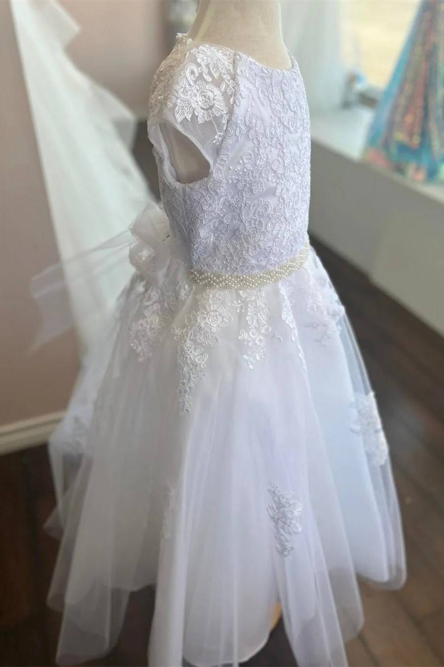 White A-Line Cap Sleeves Tulle  Appliques Flower Girl Dresses with Beading