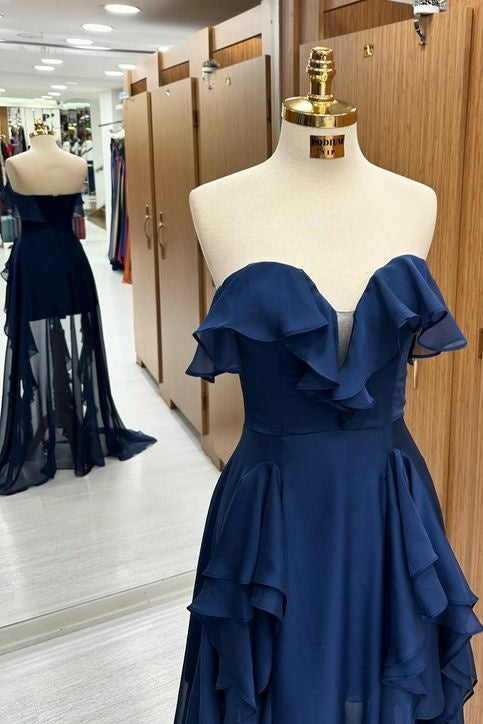 Luxurious Sweetheart Strapless A-Line Tulle Prom Dresses with Slit