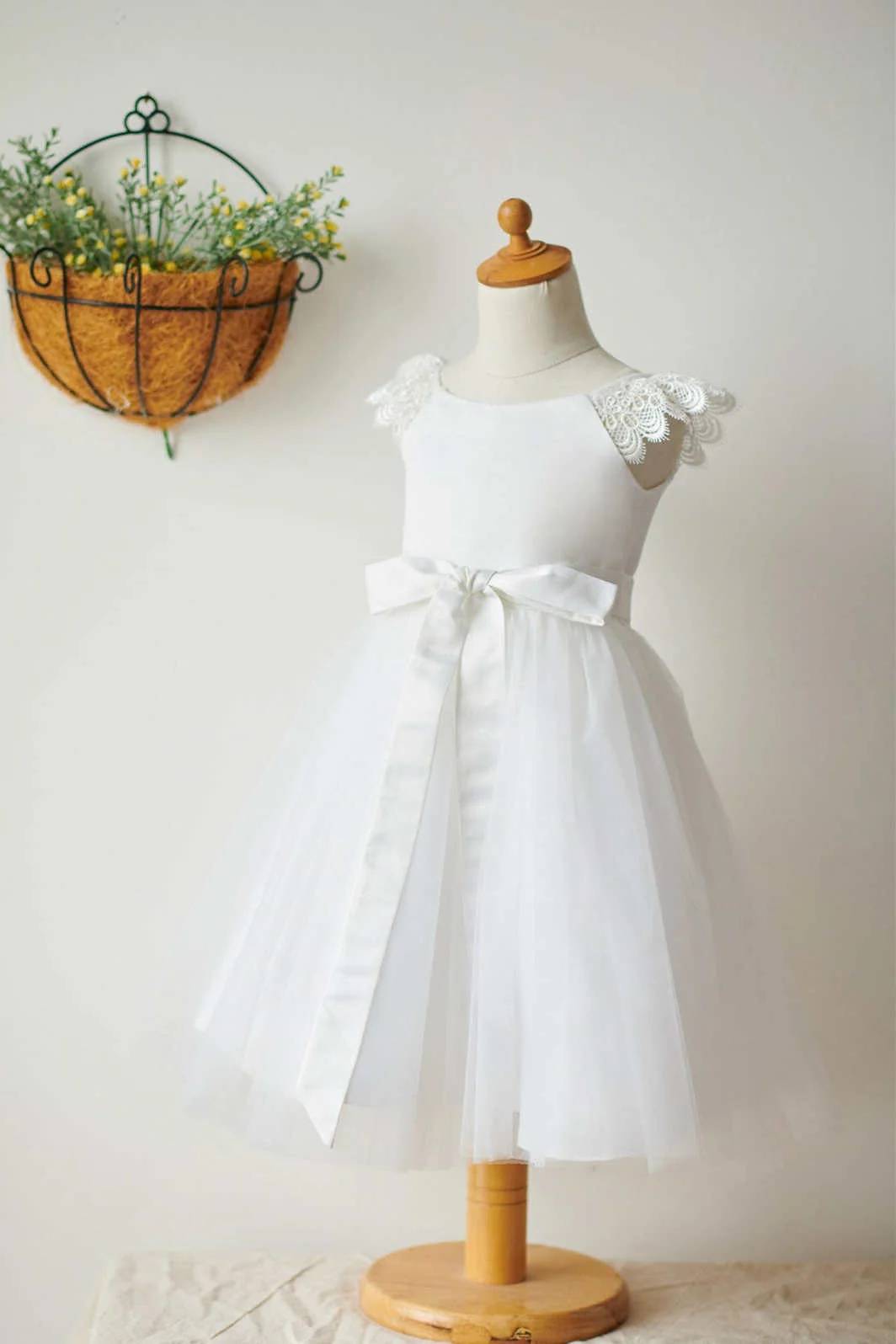 White Jewel Neck A-Line Lace Tulle Flower Girl Dresses with Sash