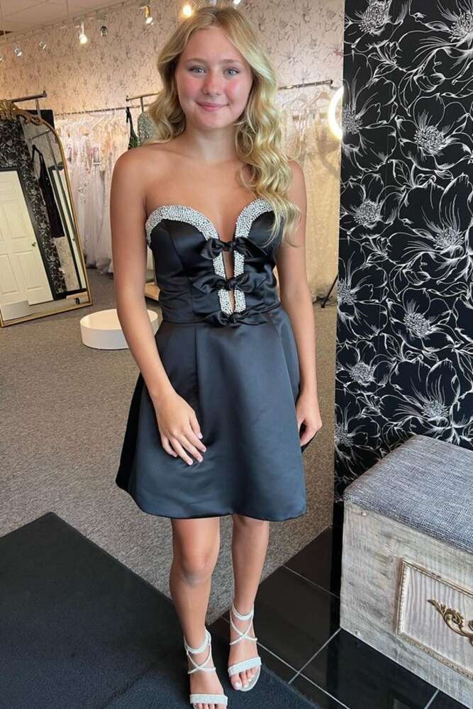 Elegant Black V-Neck Strapless Short A-Line Satin Homecoming Dress