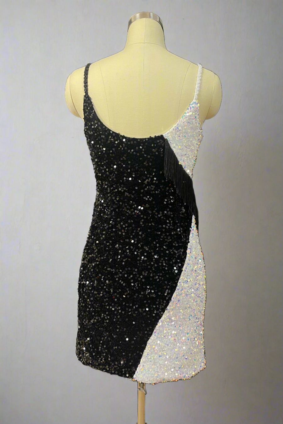 Exquisite Spaghetti Straps V-Neck Sequined Sheath Short Homecoming Dresses