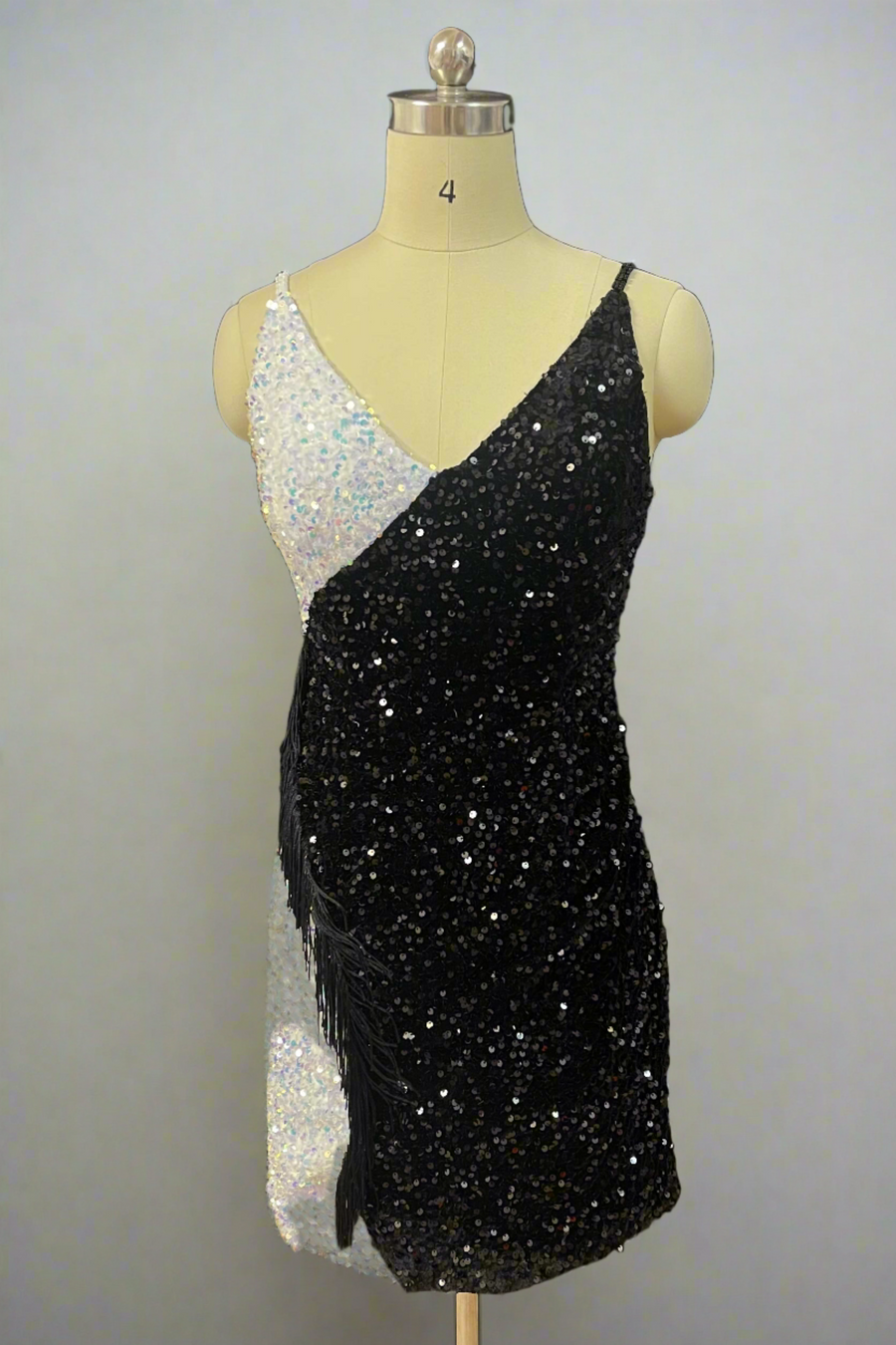 Exquisite Spaghetti Straps V-Neck Sequined Sheath Short Homecoming Dresses