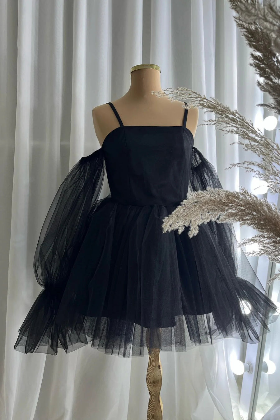 Black Off-The-Shoulder Long Sleeves A-Line Tulle Short Homecoming Dresses