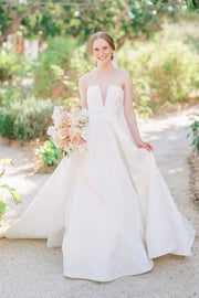 Deluxe V-Neck Long A-Line Strapless Wedding Dresses