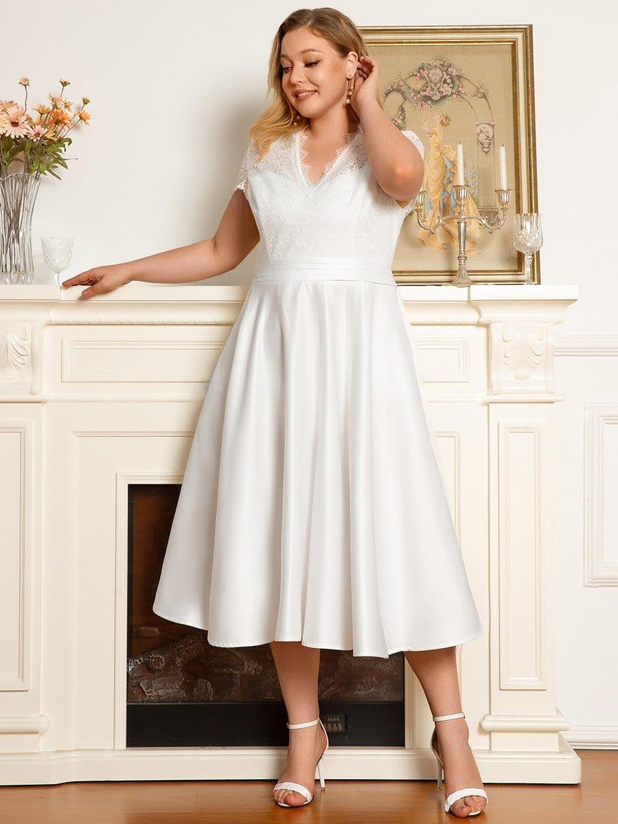 Luxurious Plus Size V-Neck Lace A-Line Cocktail Dress with Pockets