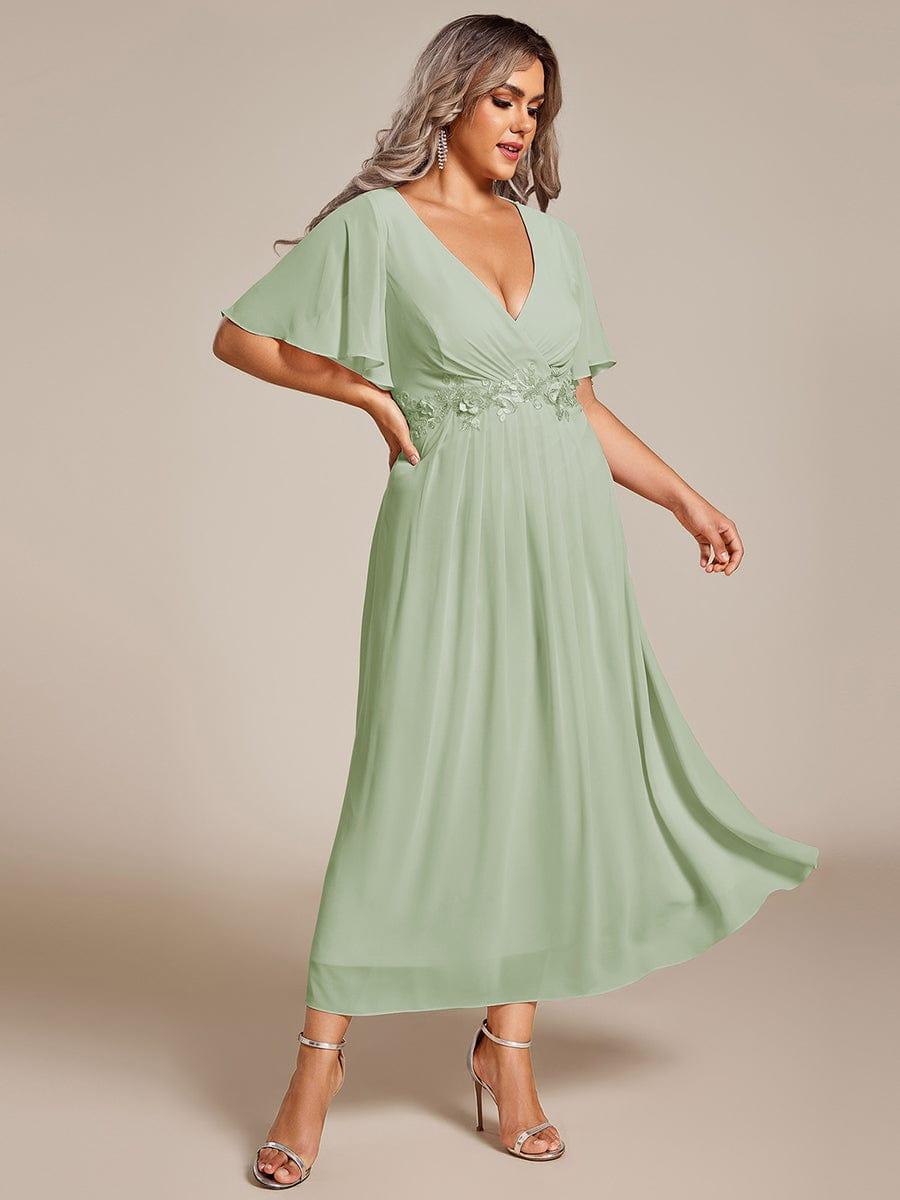 Chic Plus Size Short Sleeves V-Neck Wedding Guest Dress with Appliques