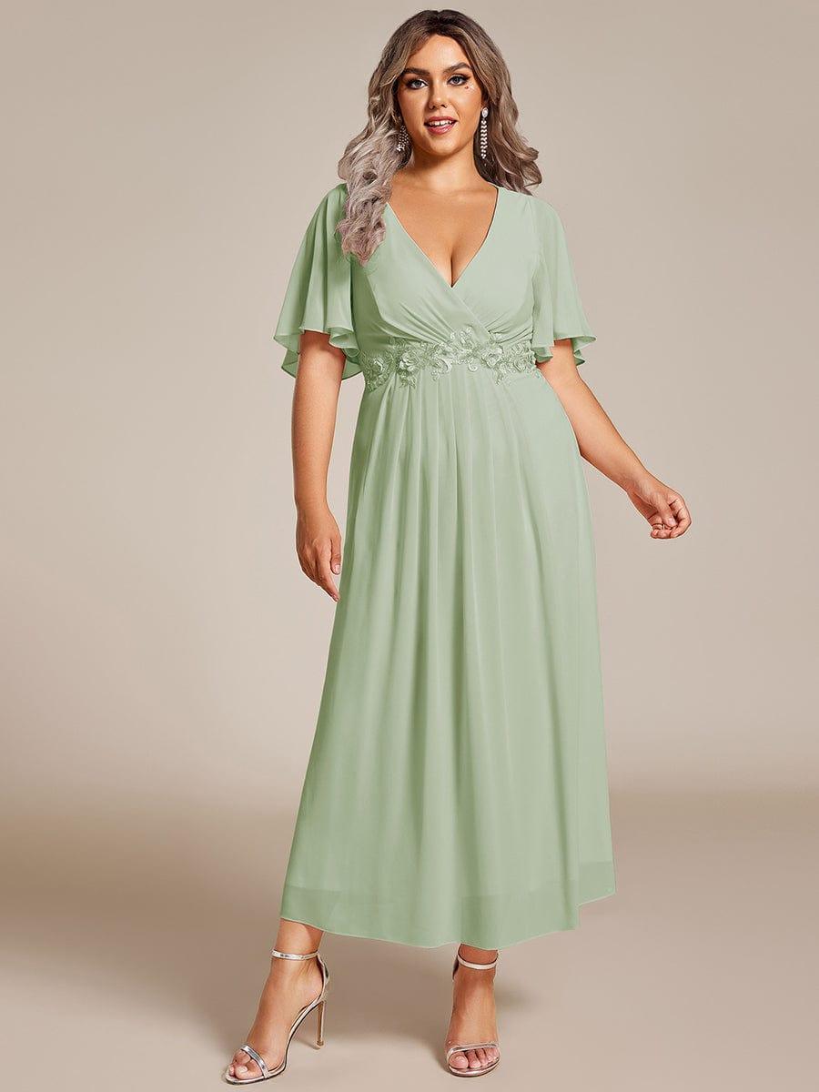 Chic Plus Size Short Sleeves V-Neck Wedding Guest Dress with Appliques