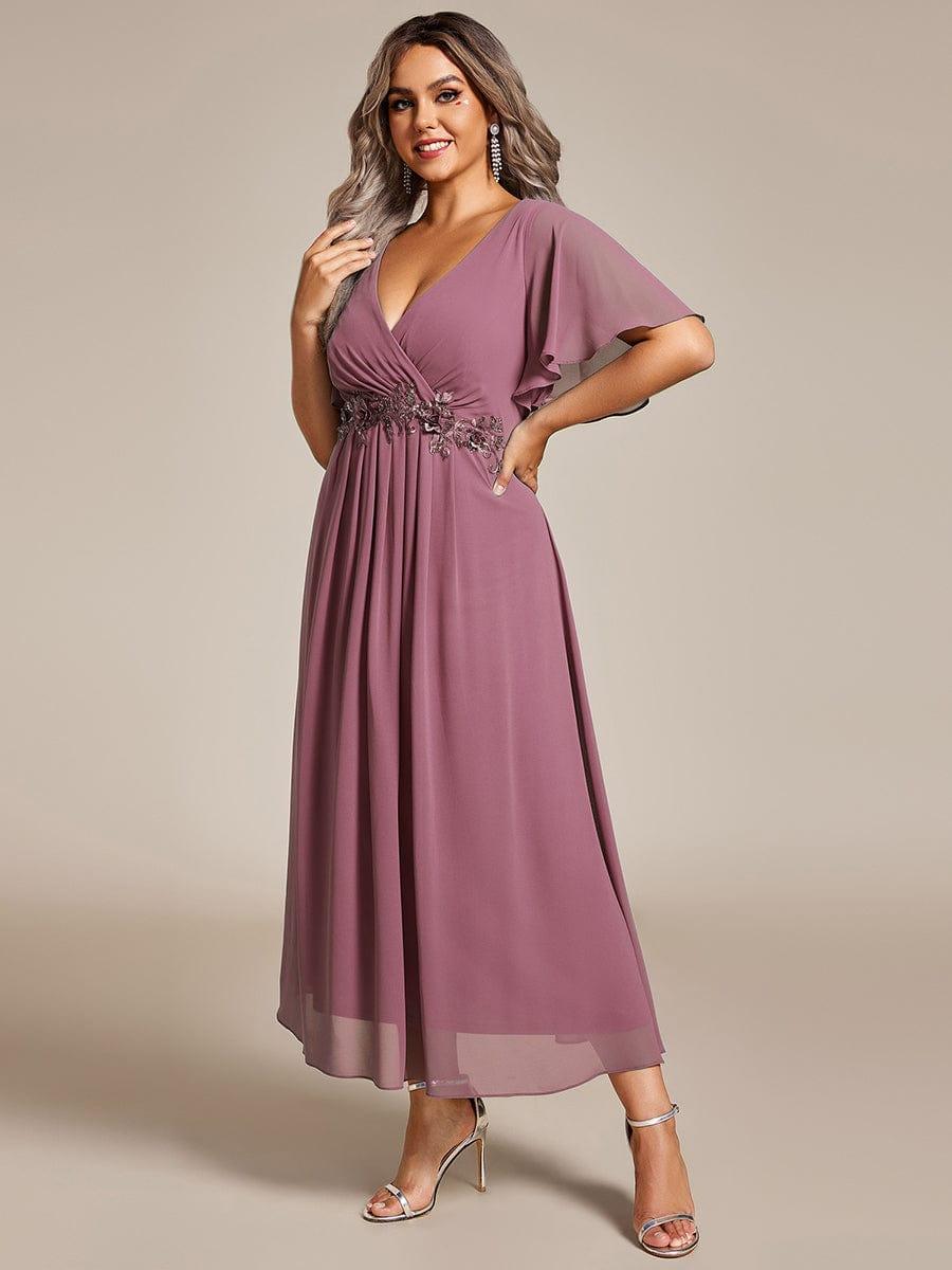 Chic Plus Size Short Sleeves V-Neck Wedding Guest Dress with Appliques