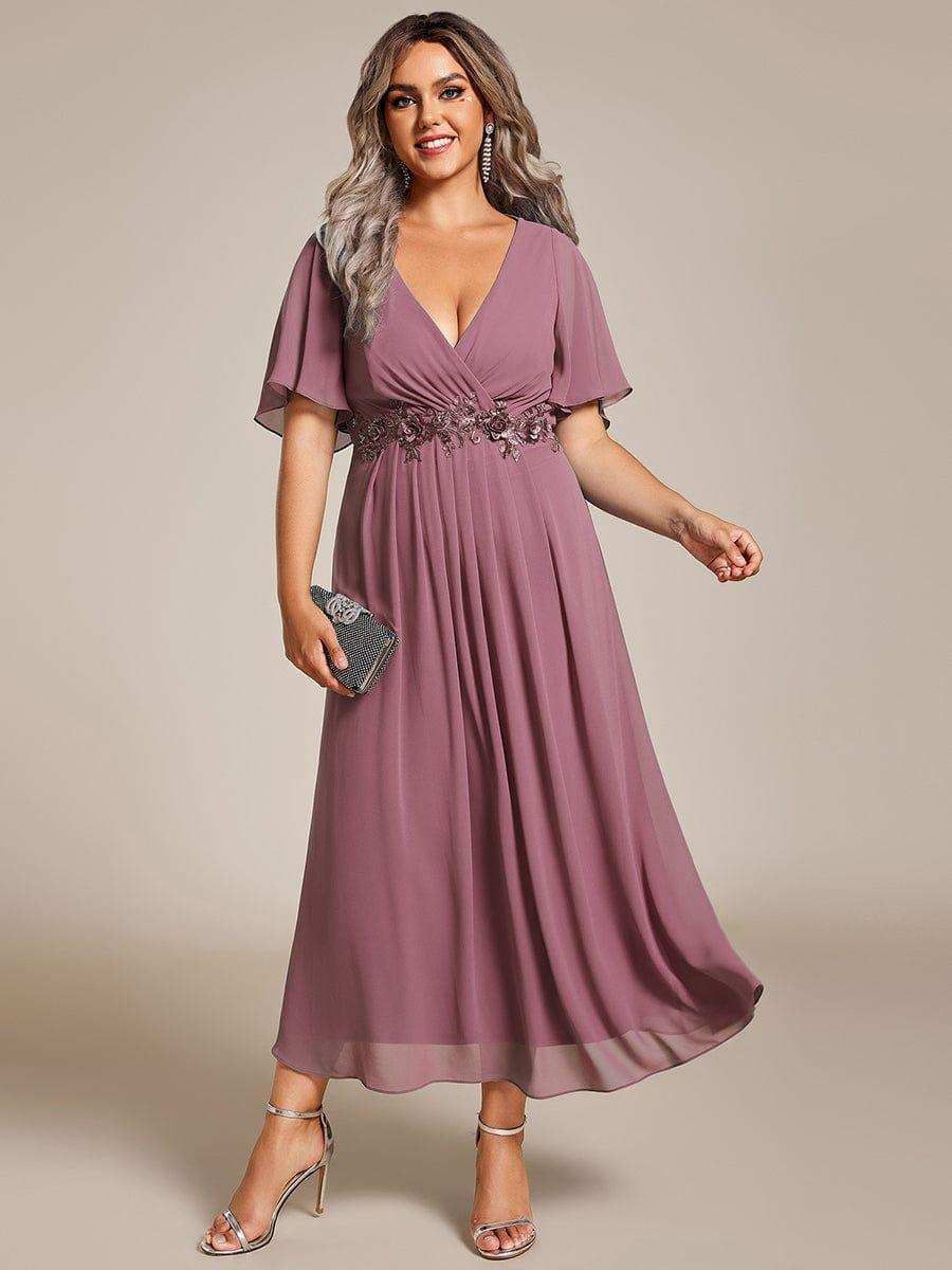 Chic Plus Size Short Sleeves V-Neck Wedding Guest Dress with Appliques