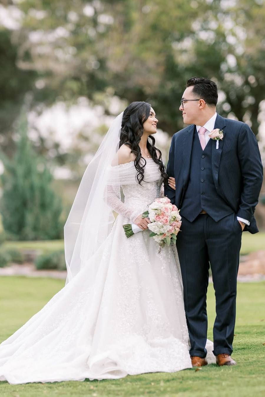 Luxurious Off-The-Shoulder A-Line Lace Tulle Wedding Dresses